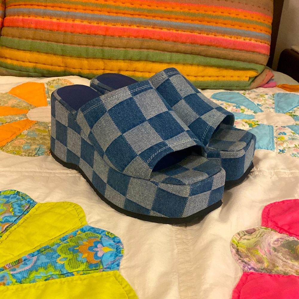 Dirty laundry, Trighton blue denim platform wedges 7.